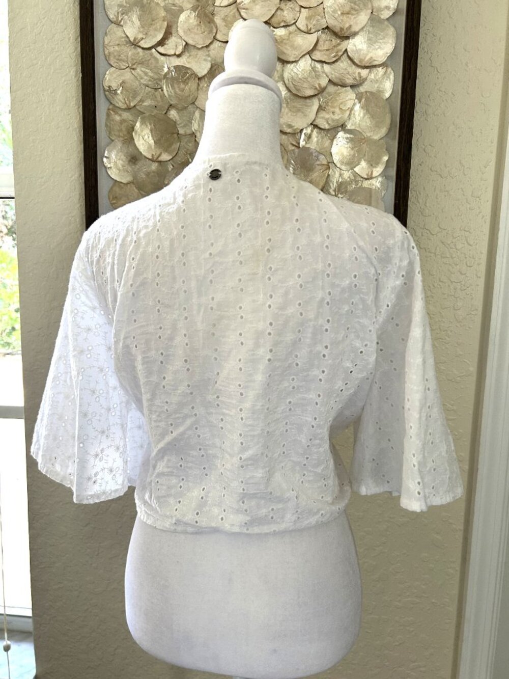 NWOT Roxy Long Escape White Eyelet Front Tie Top - Picture 5 of 6
